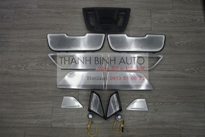 Bộ ốp loa Bowel and Wilkin phát sáng cho xe BMW G12